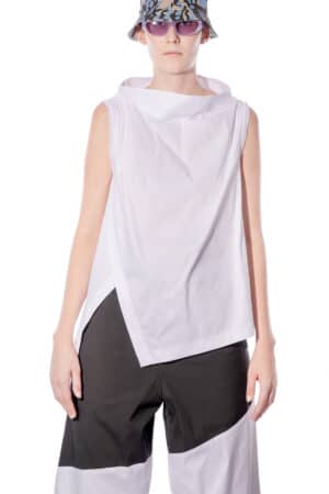 Sleeveless top with standing collar 1