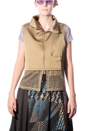 Vest with mesh bottom and smartphone pocket 1