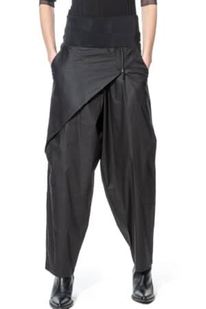 Trousers with large shear pleat in the front 1