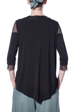 Shirt with accentuated neckline 2