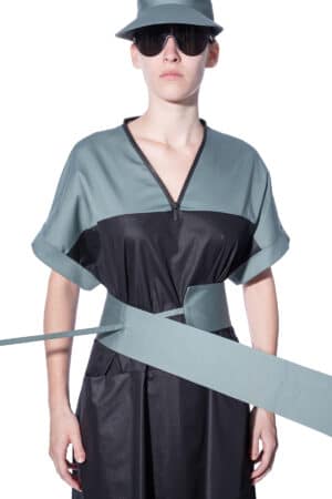 Dress with zipper V-neck 3