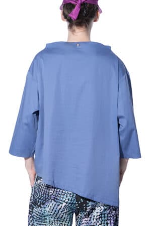 Blouse with cut-out slit 2