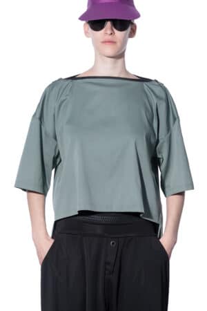 Loose blouse with flexible neckline 1