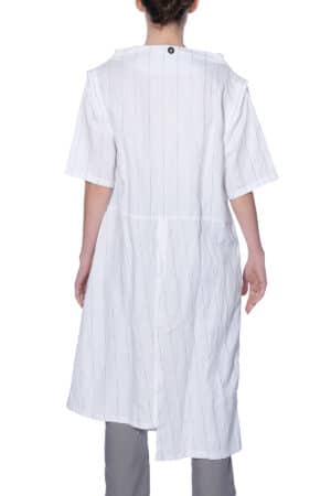 Asymmetric shirt-dress with detachable sleeves 2
