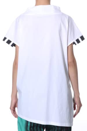 Short-sleeve blouse with longer back 4