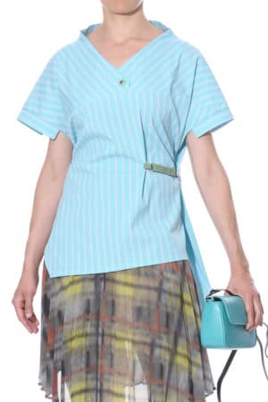 Short-sleeve blouse with longer back 3
