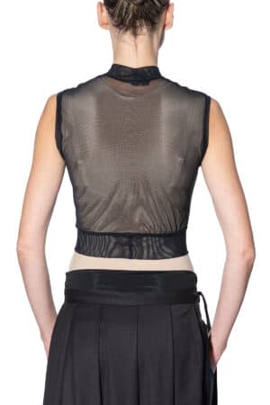 Sleeveless shirt with standing collar 2