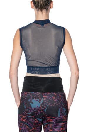 Sleeveless shirt with standing collar 2