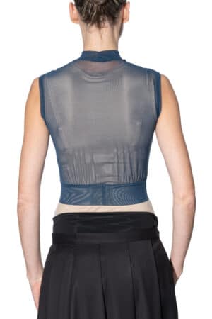 Sleeveless shirt with standing collar 2