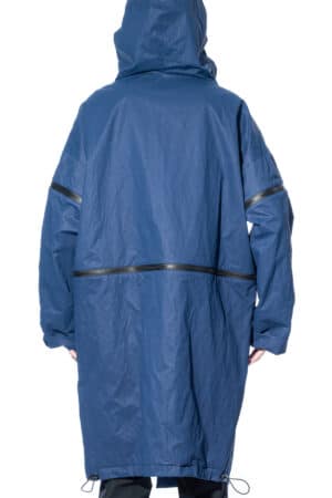 Raincoat with detachable sleeves and bottom 2