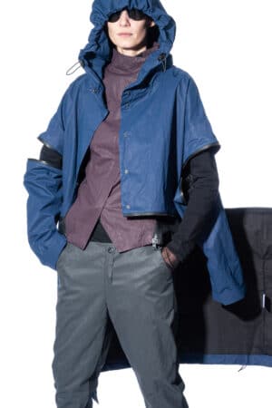 Raincoat with detachable sleeves and bottom 4