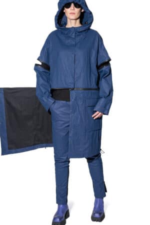 Raincoat with detachable sleeves and bottom 3