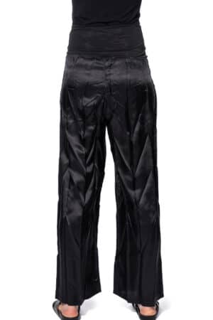 Trousers with pleats 2