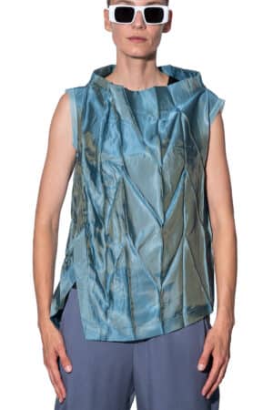 Sleeveless top with standing collar 1